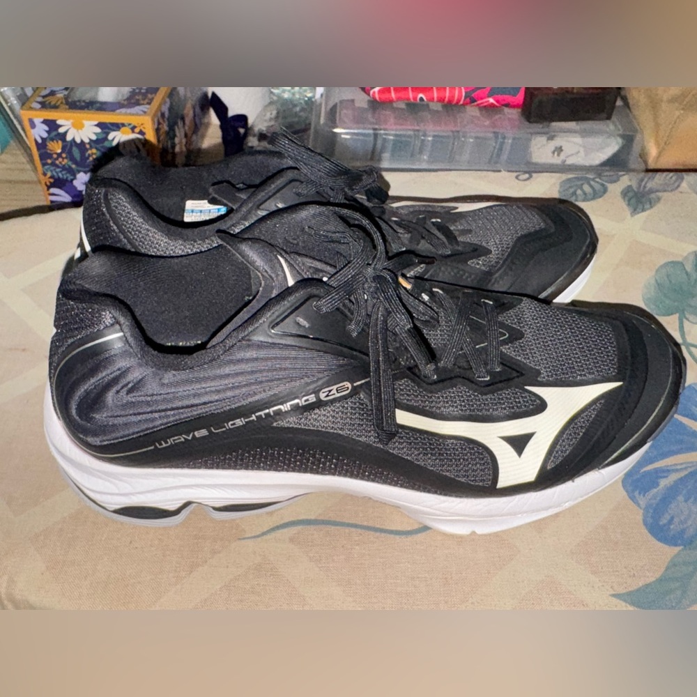 Mizuno sneakers size 9.5